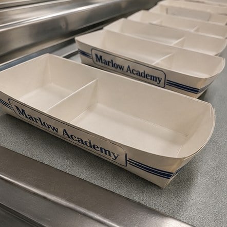 Customized hot dog trays for schools and cafeterias
